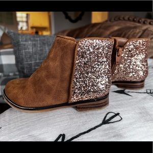 Little Girls size 8 Cat & Jack boots. Super cute!